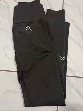Taupe/greyish High-Waist Active Leggings with Reflective Chevron Logos